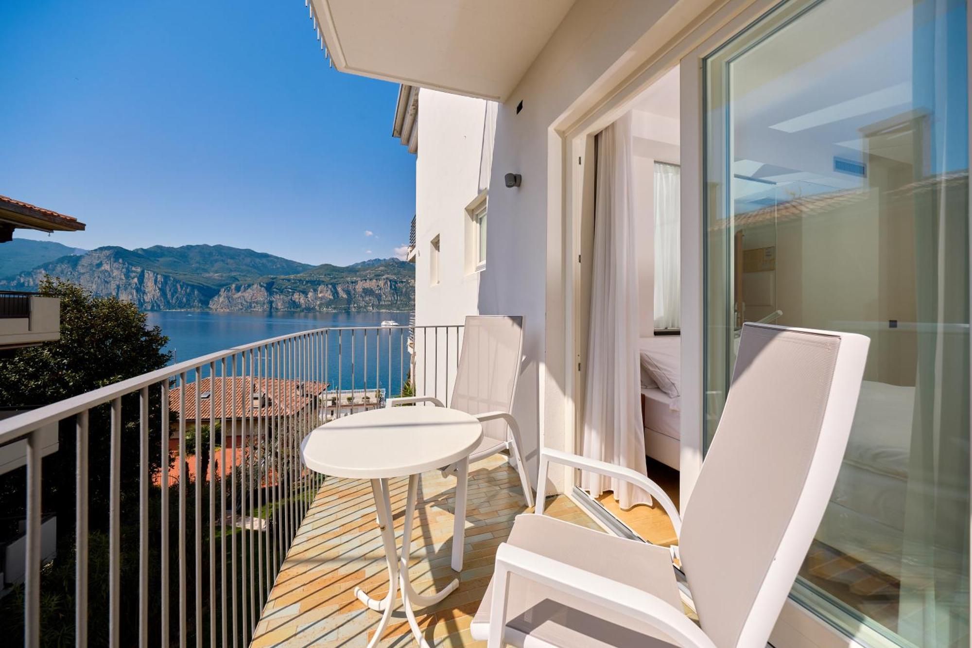 Capri 3*