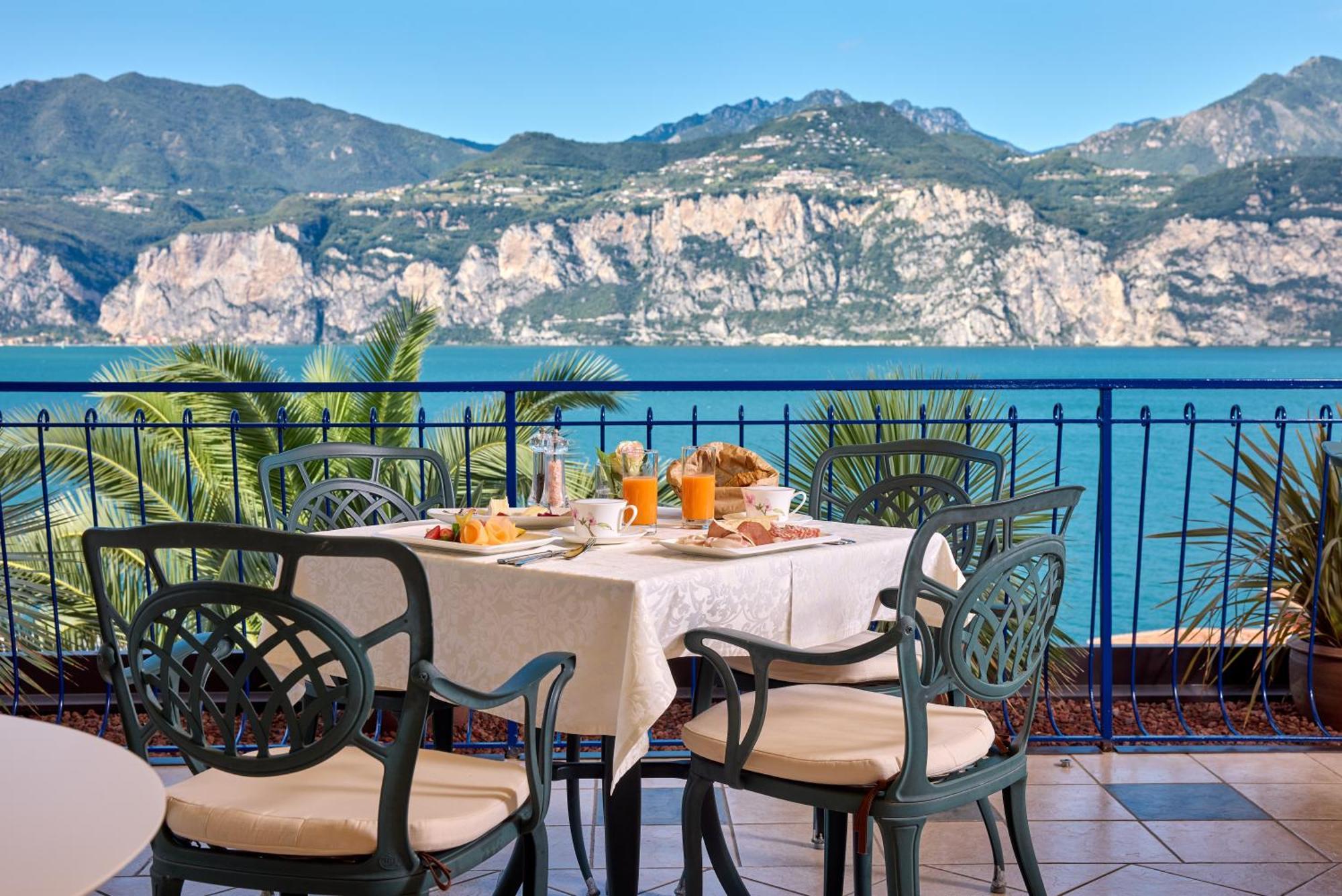 Capri 3*