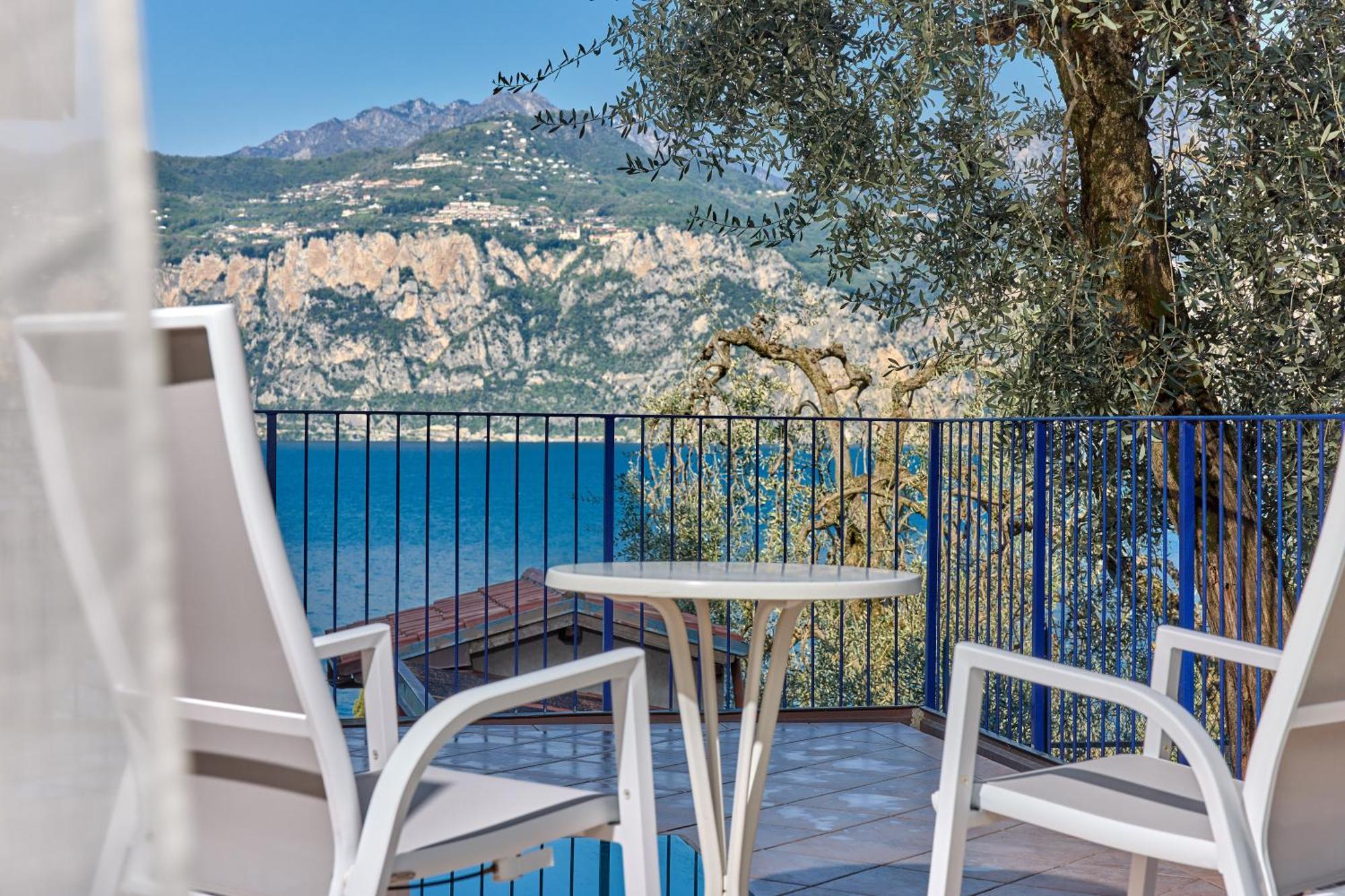 Capri 3*