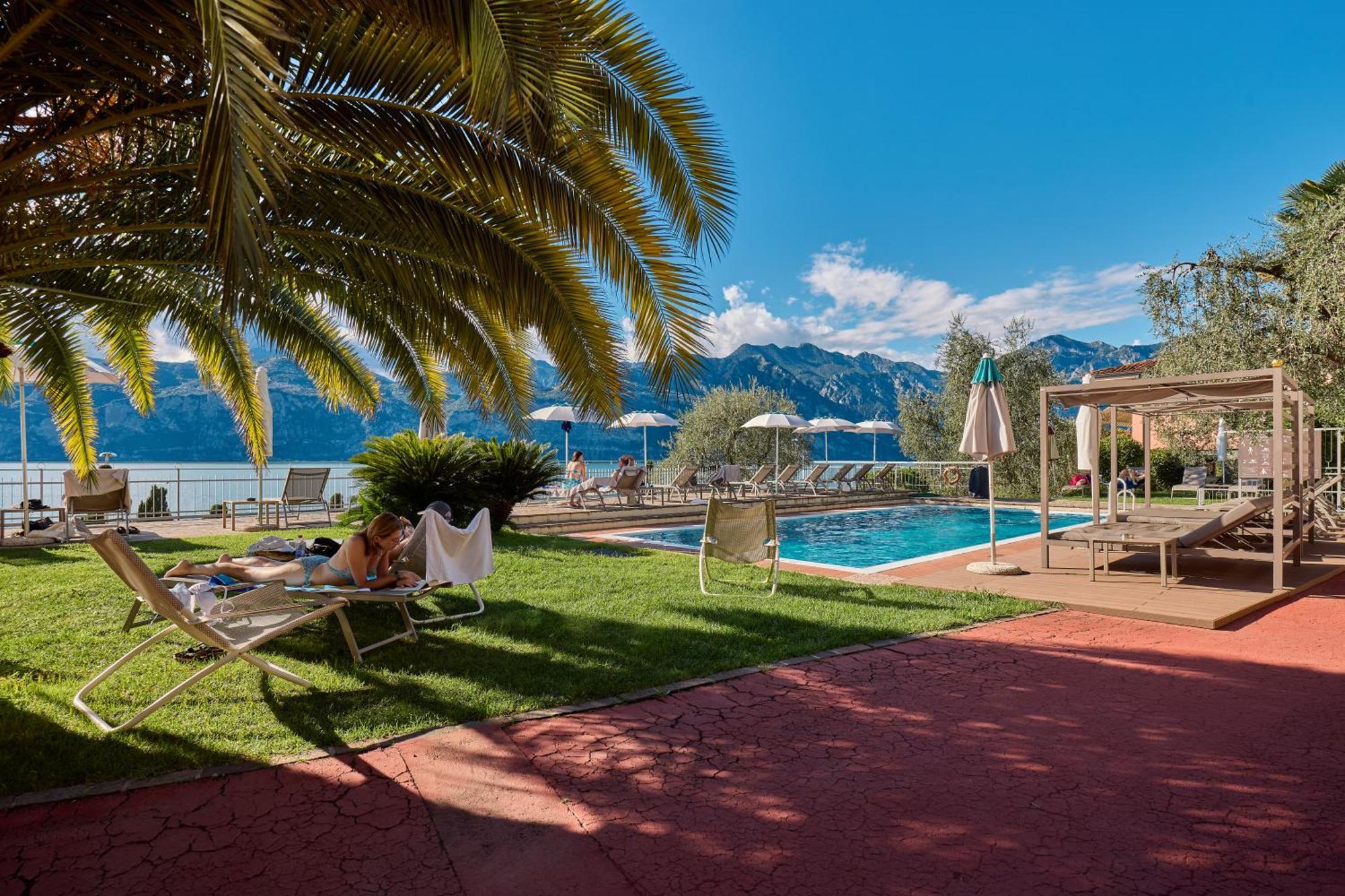 Capri 3*