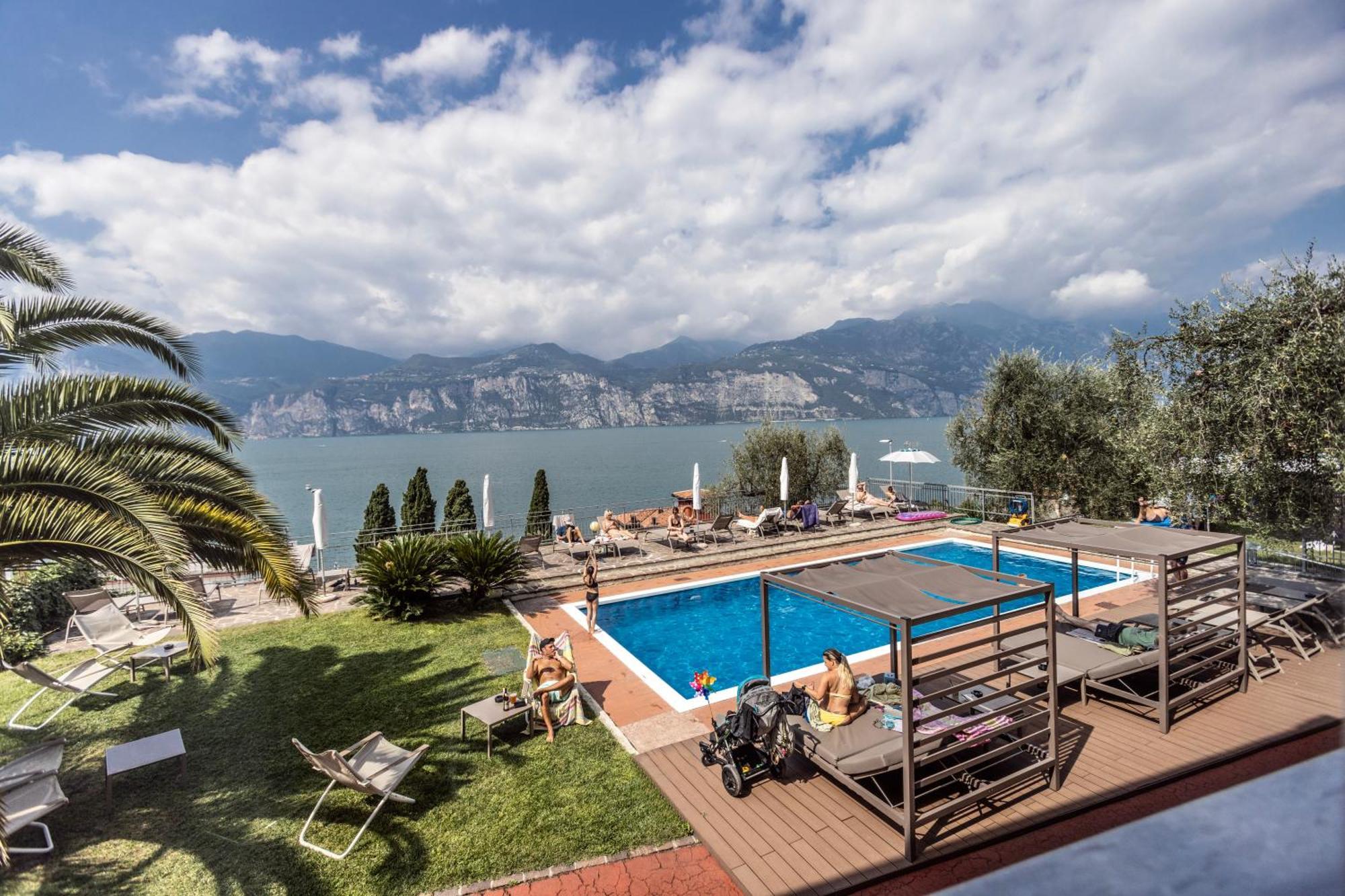 Capri 3*